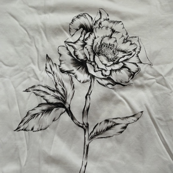 Short sleeve shirt with flower graphic - Picture 2 of 4